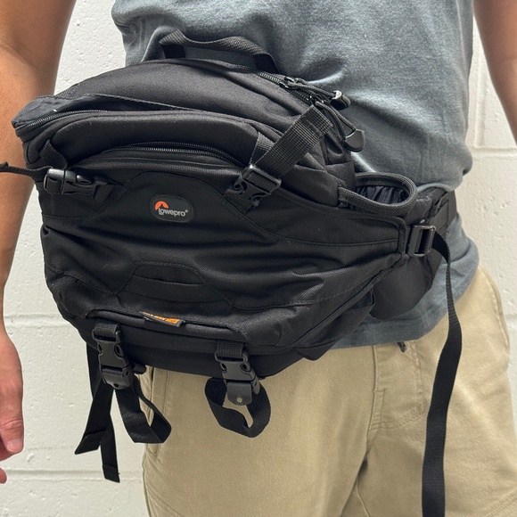 Lowepro Inverse 100 AW Beltpack - Picture 1 of 3